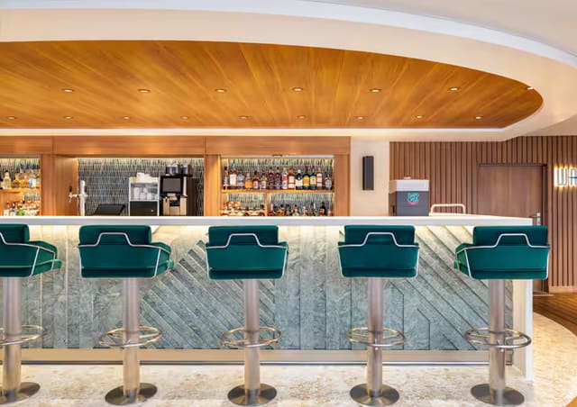 Waves Bar