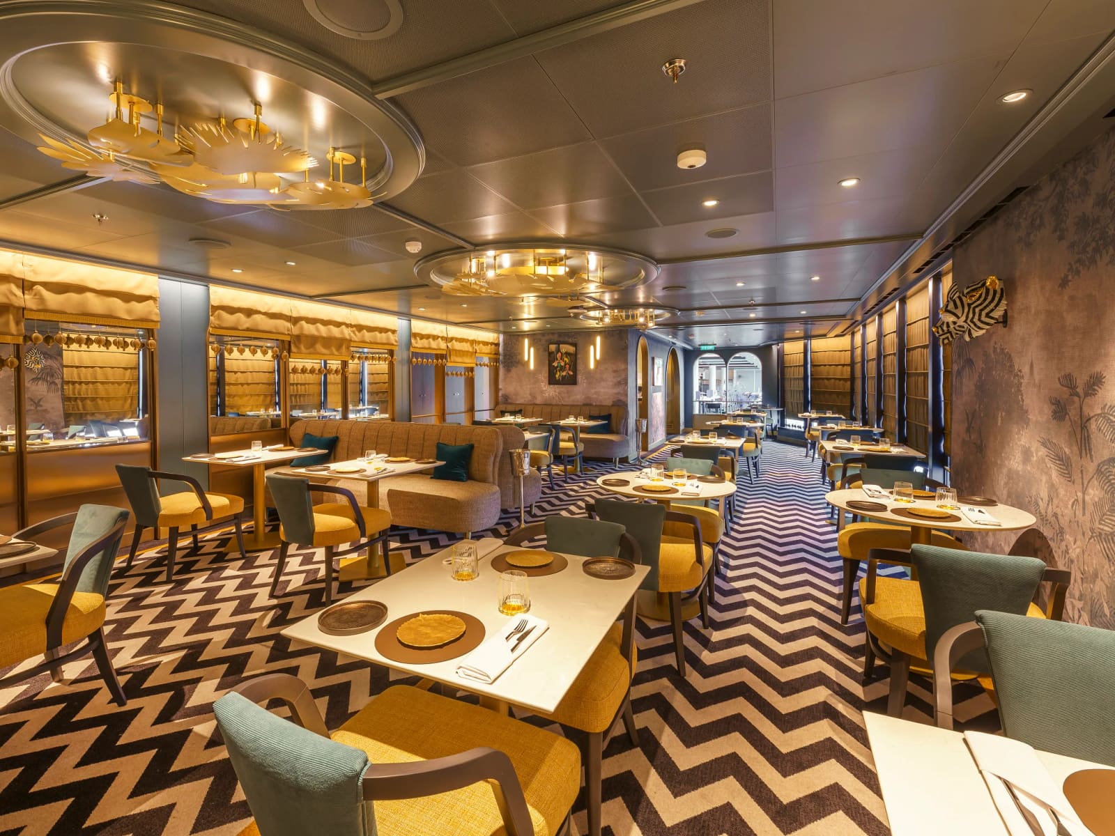 Aranya Restaurant a bordo de Queen Anne