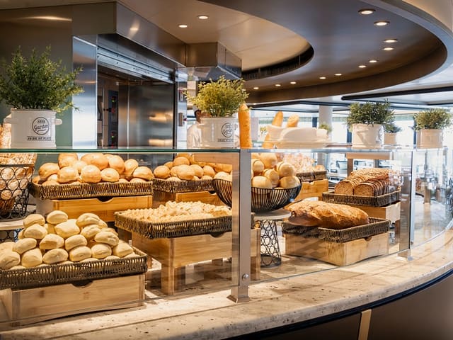 Artisans Foodhall a bordo de Queen Anne