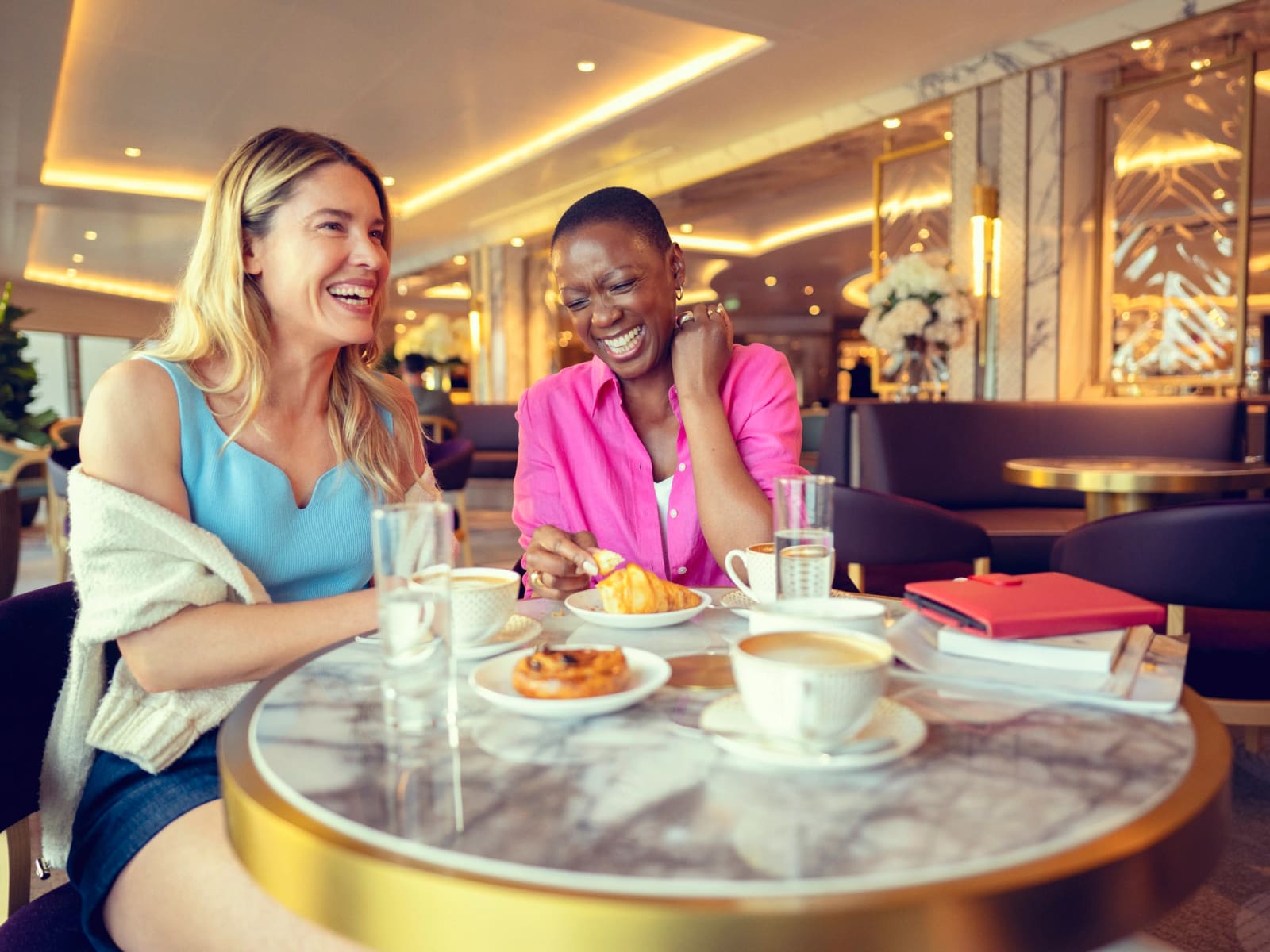 Carinthia Lounge a bordo de Queen Anne