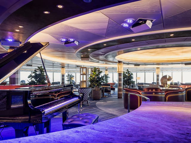 Commodore Club a bordo de Queen Anne