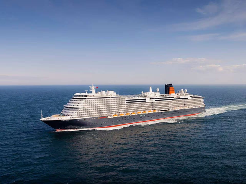 Queen Anne de Cunard en alta mar
