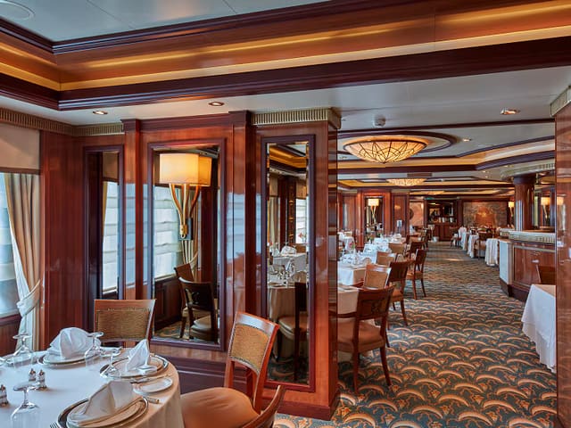 Britannia Club Restaurant a bordo de Queen Elizabeth