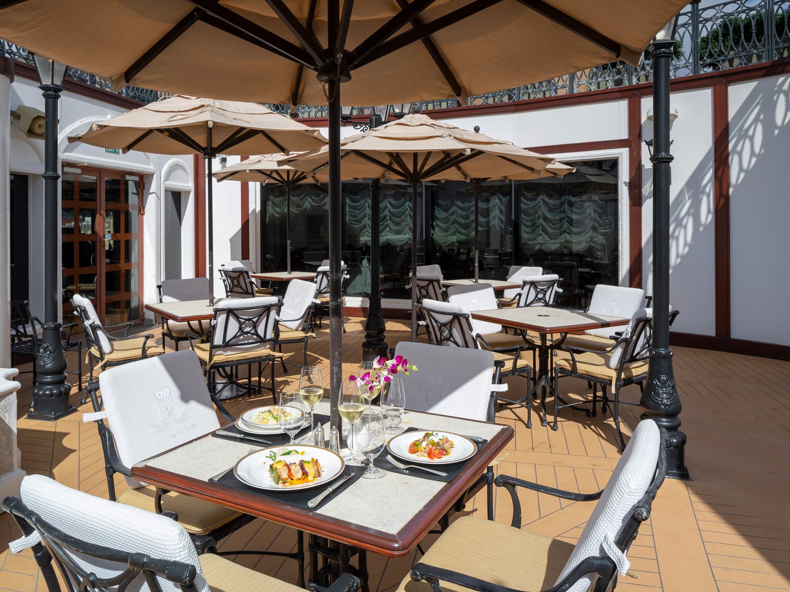 Grill Suites Courtyard a bordo de Queen Elizabeth