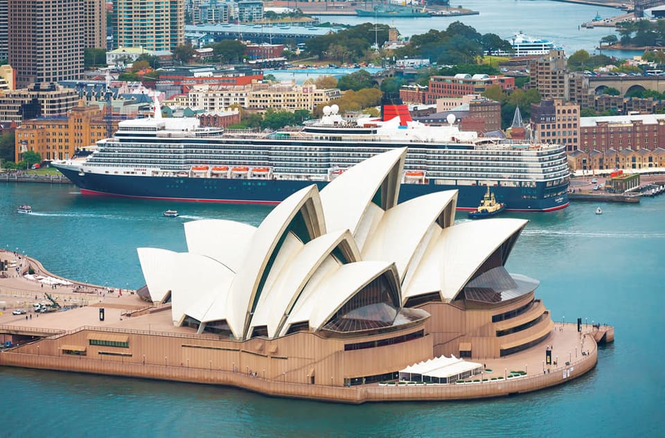 Queen Elizabeth navegando por Sidney