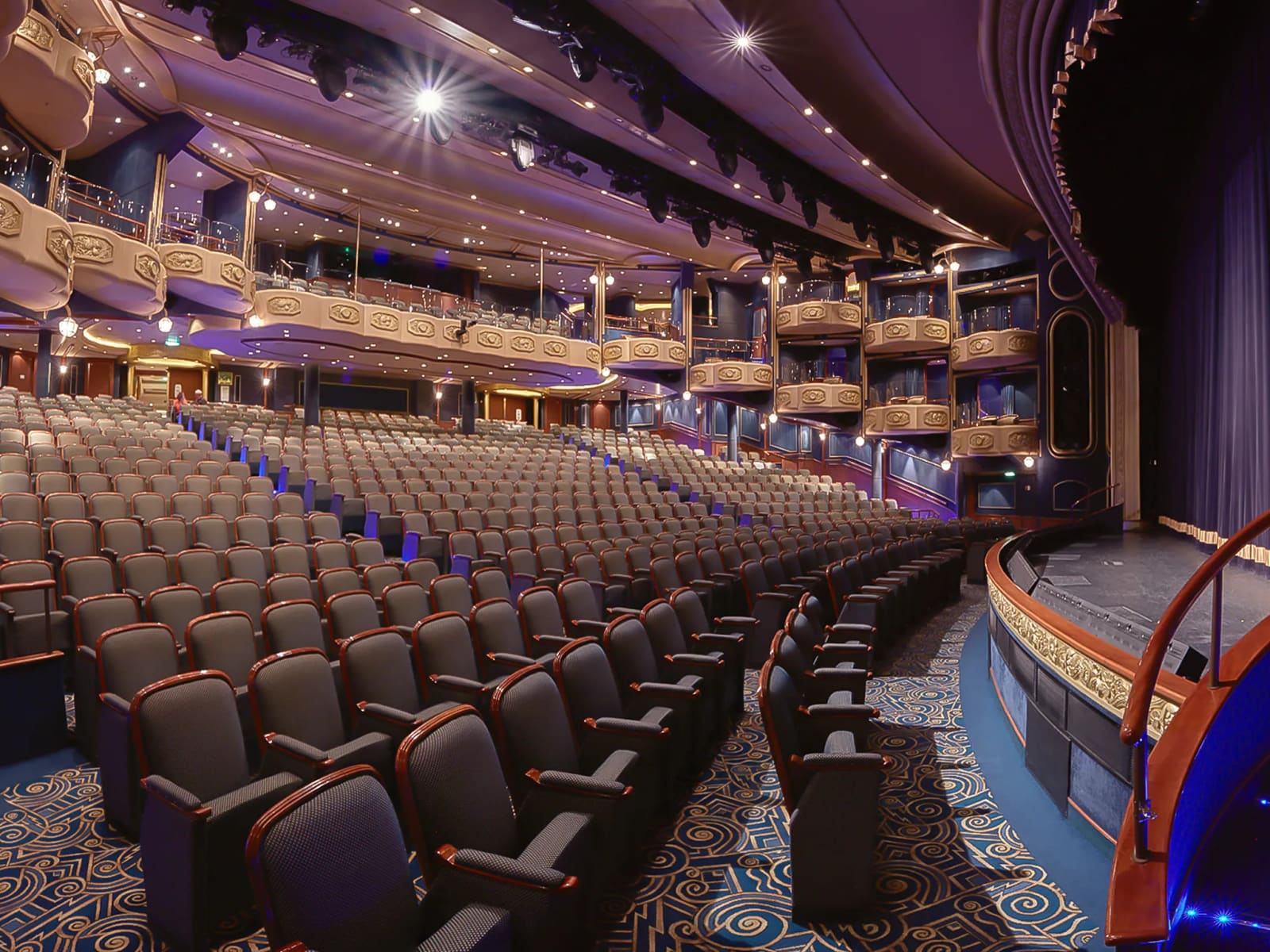 Royal Court Theatre a bordo de Queen Elizabeth