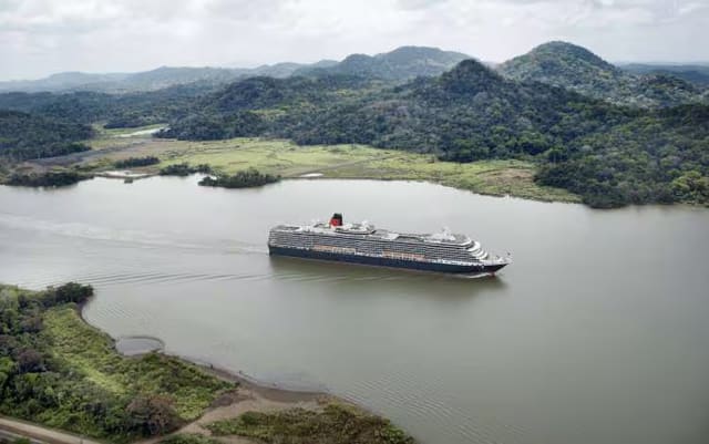 Queen Victoria de Cunard en navegación