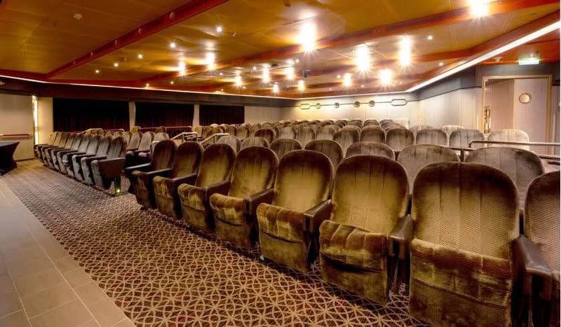 Cine Wajang a bordo del Volendam