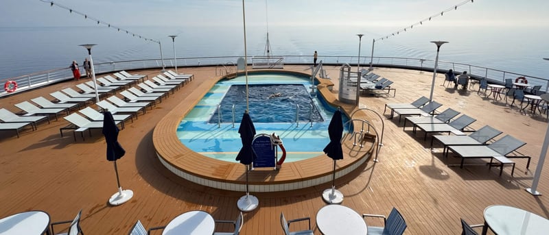 Piscina Sea View en la cubierta del Volendam