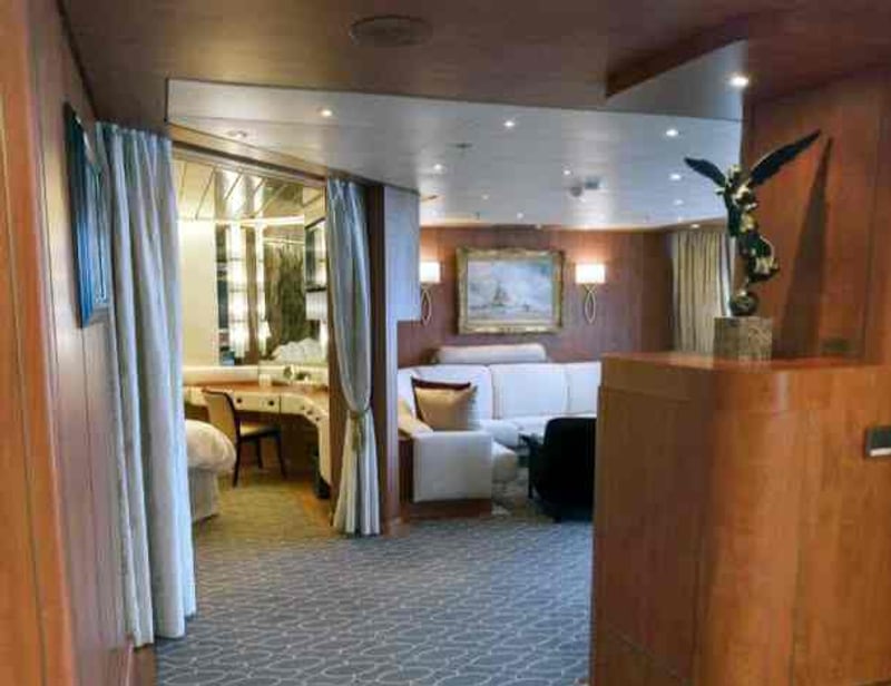 Salón de una Pinnacle Suite del Volendam