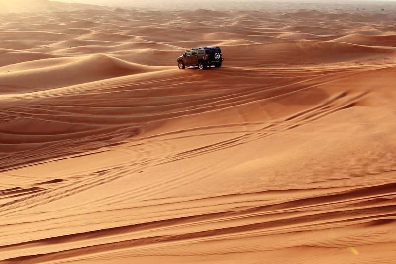 Safari por el desierto con cena y espectáculo