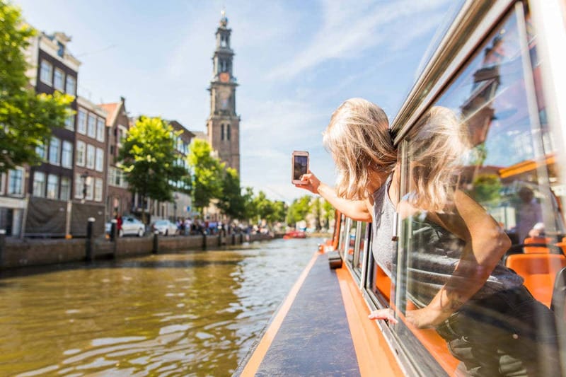 Paseo en barco por los canales de Ámsterdam