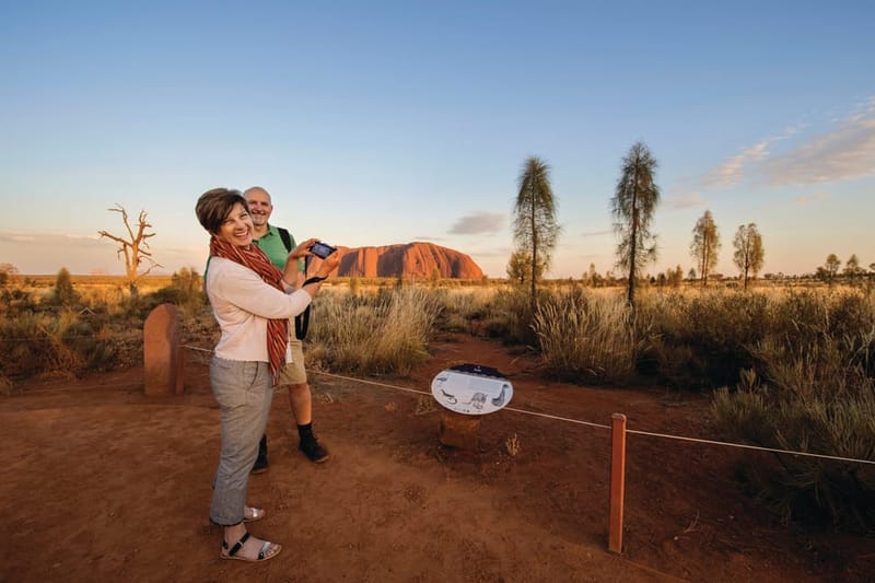 Yulara: excursión de 1 día en autobús al amanecer de Uluru y Kata Tjuta