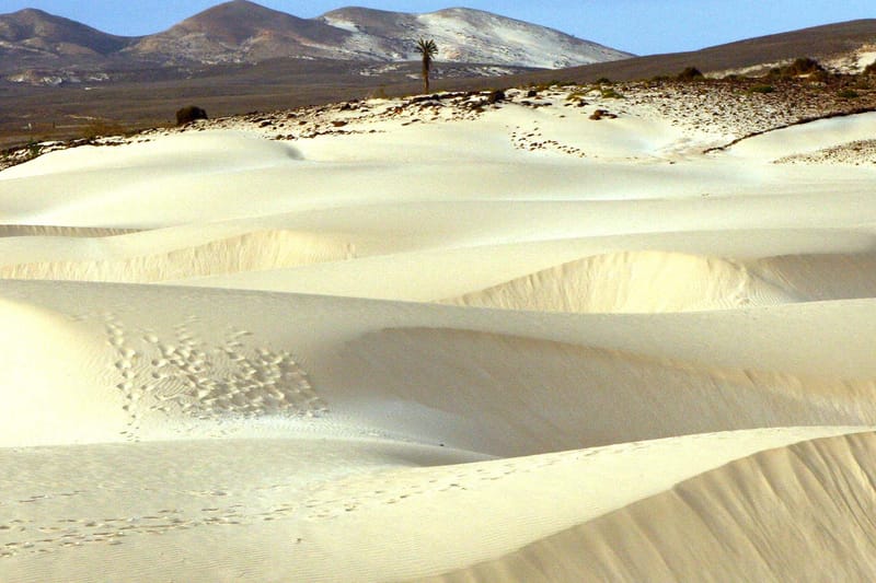 Playa de Santa Mónica, desierto de Viana y cuevas de Varandinha