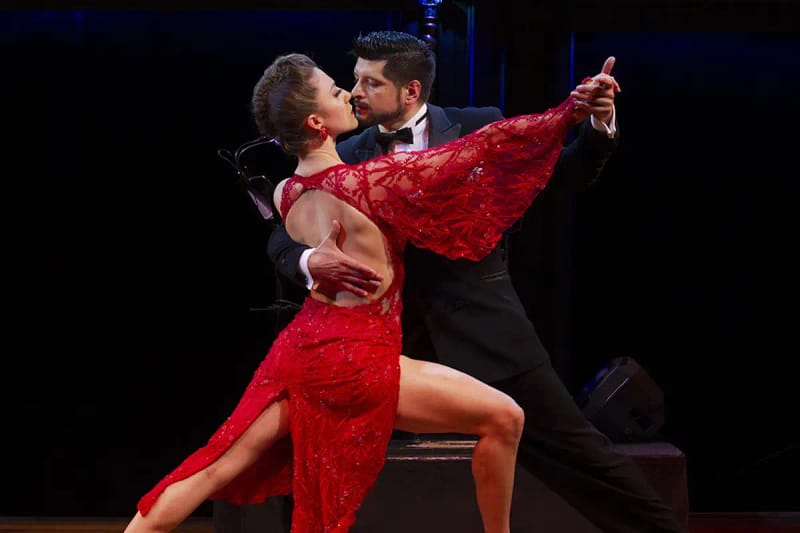 Cena y espectáculo de tango en El Querandí