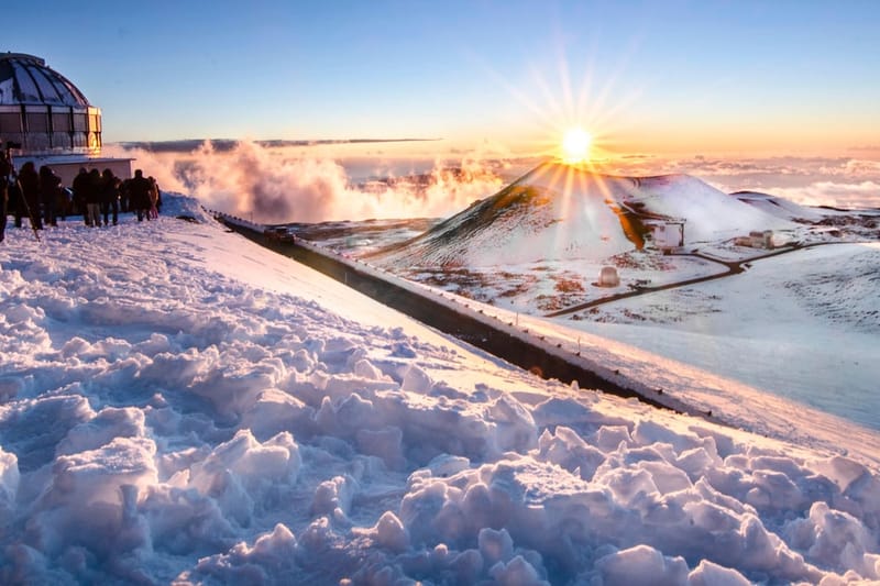 Atardecer y estrellas en la cima del Mauna Kea