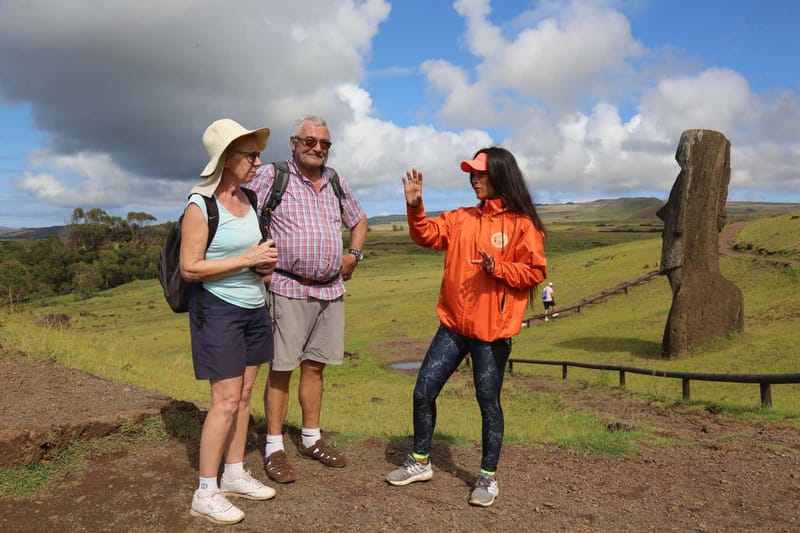 Tour por la Isla de Pascua y la playa de Anakena