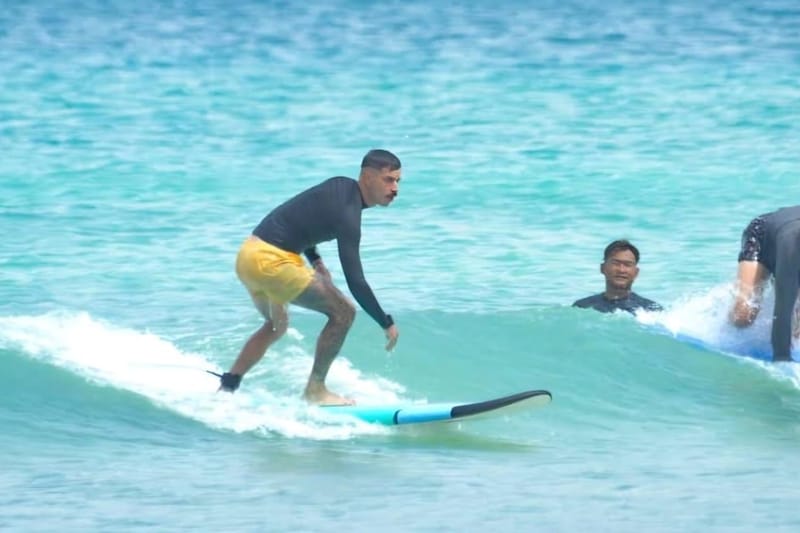 Clase de surf para principiantes en Selong Belanak