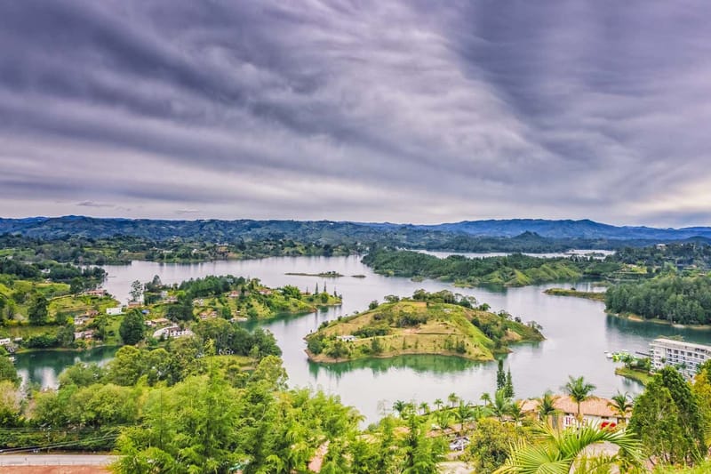 Guatapé, granja de llamas y paseo en barco