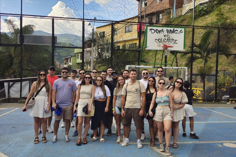 Tour del grafiti por la Comuna 13 + Metrocable