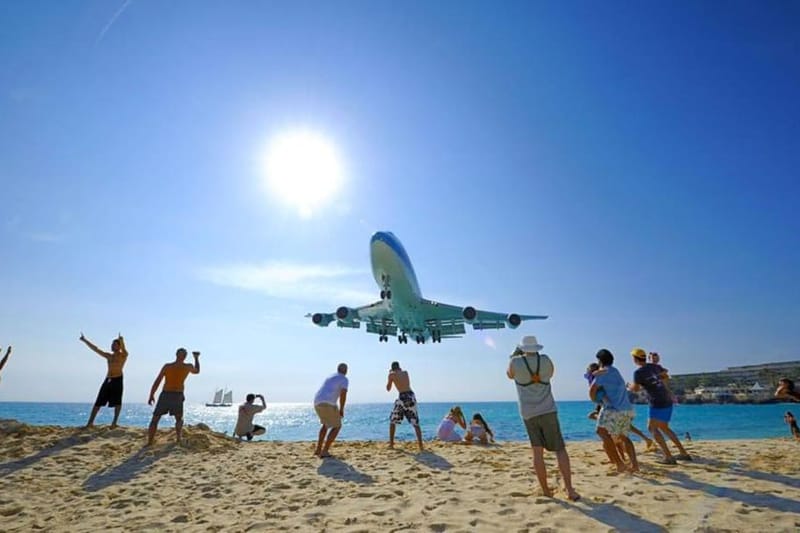 Philipsburg: Avistamiento extremo de aviones en la playa de Maho