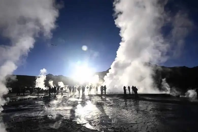 Excursión a los géiseres de El Tatio y Laguna Machuca