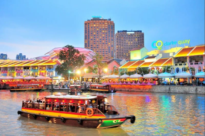 Paseo en barco por Singapur