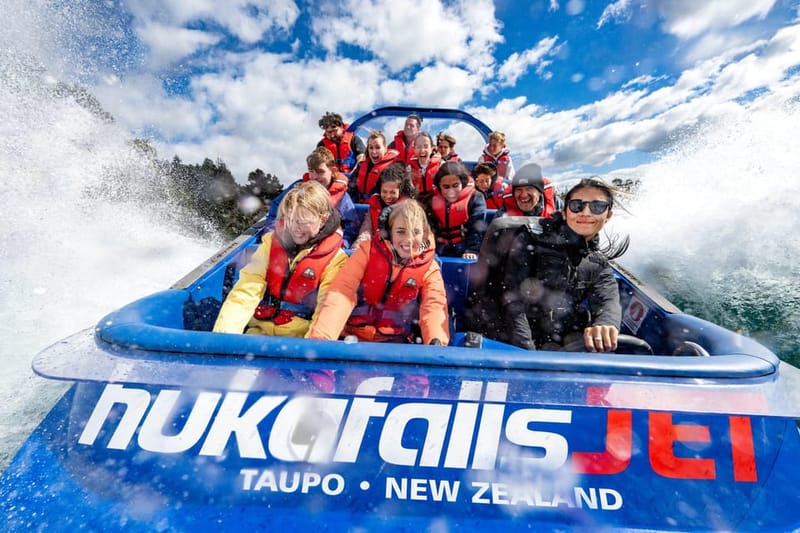 Taupō: Experiencia de 30 minutos en lancha motora por las cataratas Huka