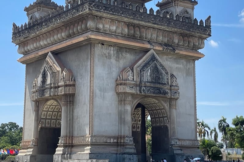 Tour por Vientián con el Parque de Buda y el Patuxai