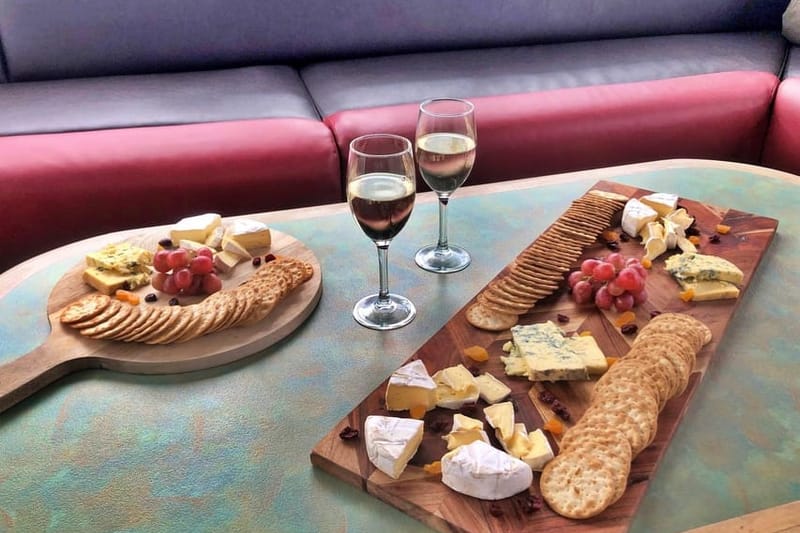 Paseo en barco por el lago Wanaka con «happy hour»