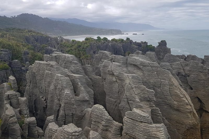 Tour panorámico de Punakaiki Blow Holes & Pancake Rocks (Viator)