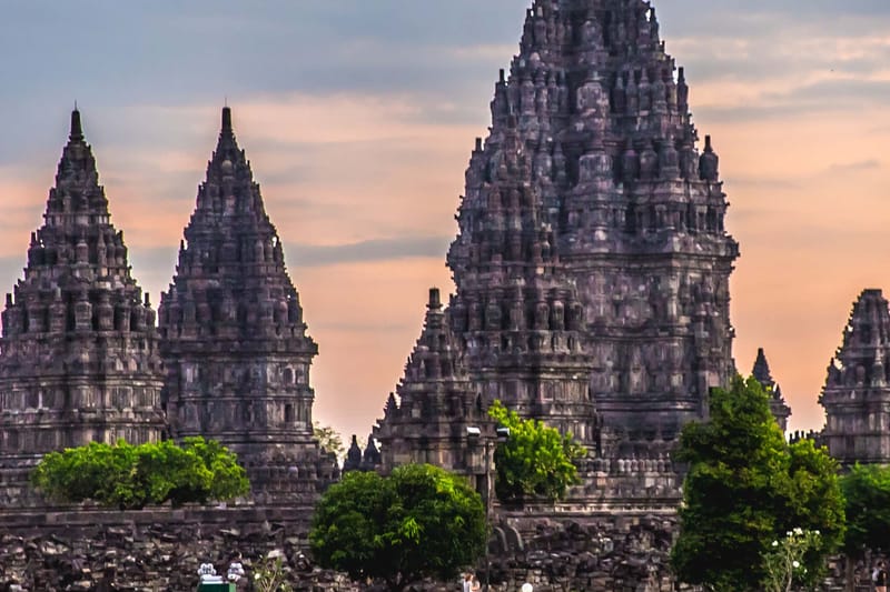 Tour privado por Yogyakarta y templos Prambanan y Borobudur