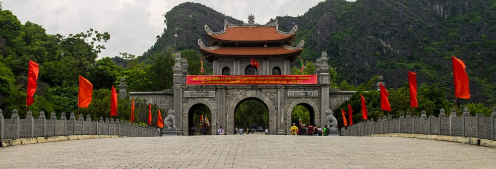 Excursión a Ninh Binh: Hoa Lu, Mua Cave y Reserva Natural de Van Long